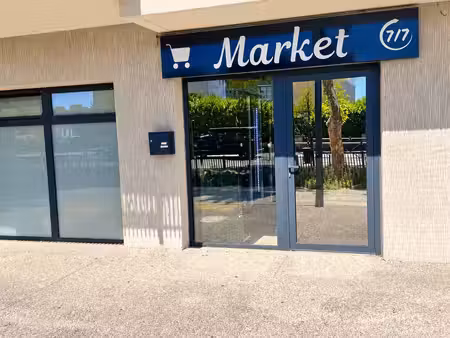 lunel-viel local commercial 34 m2 avec vitrine vendu lou