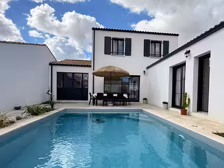 vente maison 6 pièces  127.00m²  la rochelle