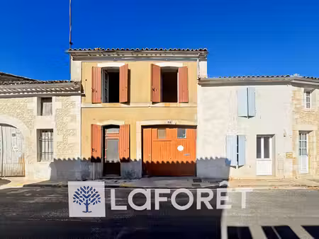 maison de bourg à rénover avec garage  dépendance et jardinet - mosnac (17240)
