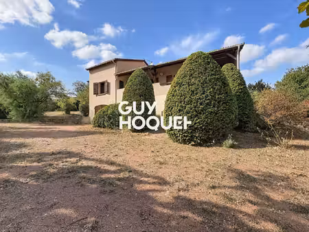 maison sur sous - sol 3 chbs + dépendances - 71960 pierreclos