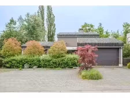 lot 1: maison à rénover avec 3 chambres