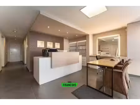 bâtiment de caractère avec fonction résidentielle et profes…