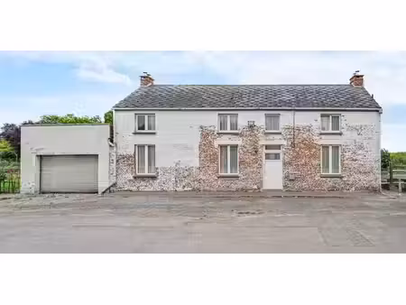 maison à vendre à leuze pour € 170.000 avec 3 chambres à coucher