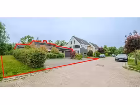 lot 3: huis met 3 slaapkamers en naastgelegen grond
