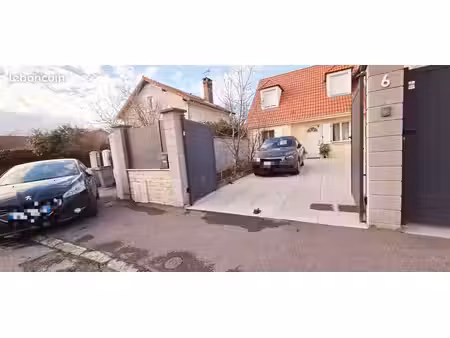 maison . 5 pièces. 100m2