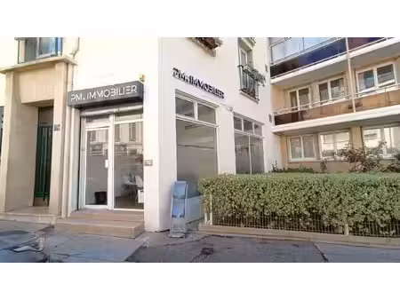 a louer local bureaux avec vitrine rue du rouet