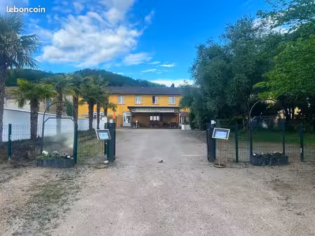 grande propriété 850 m² avec piscine – 10 000 m² de terrain