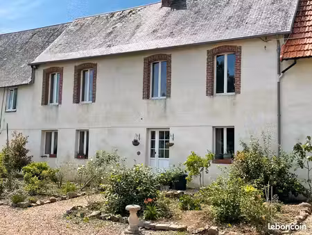 maison de maître située dans une ferme  à 2 km de hambye et à 12 minutes de la plage
