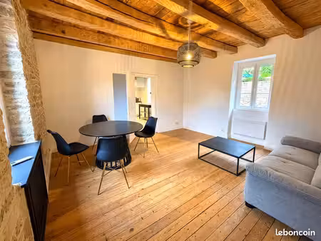maison meublée de caractère – 65 28 m² – 2 chambres – terrasse privative