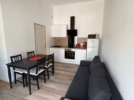 saintes – les vacherons | studio meublé 20 m² avec extérieur & parking