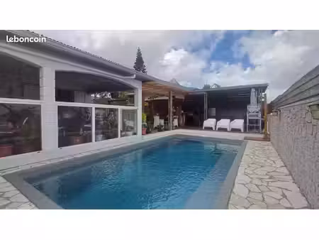 maison récente f6/7 de 130m² – piscine au sel – trois-mares les bas (le tampon)
