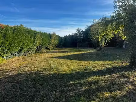 terrain 900 m² atur