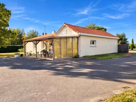 maison village 3 chambres + etang sur 1 hectare