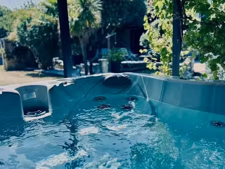 maison familiale avec chambres d’hôtes rentables  piscine et jacuzzi – proche royan