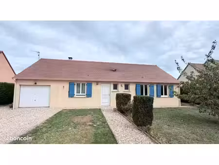 maison plein pied à vendre. 104m2 / 4 chambres / terrain 1019m2 / garage 23m2. année 2007.