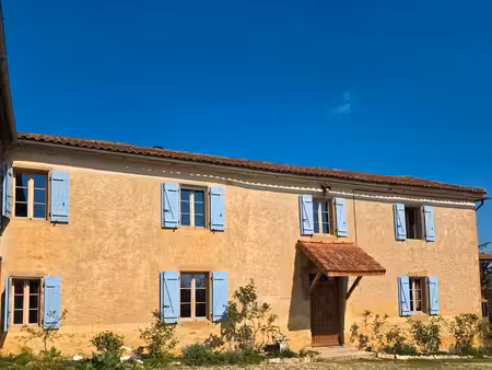 maison gasconne et environ 1000m² de dépendances