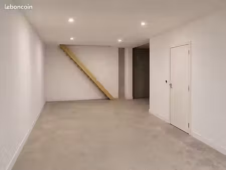 à louer – entrepôt de 85 07 m² sur deux niveaux – disponibilité immédiate