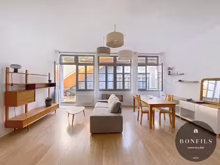 a louer avignon (84000) intra-muros : charmant t3 meublé - terrasse - calme et lumineux !