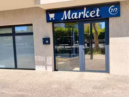 lunel-viel local commercial 34 m2 avec vitrine vendu lou