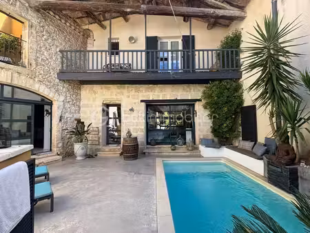 caveirac – anciennes écuries du château  maison de caractère avec piscine