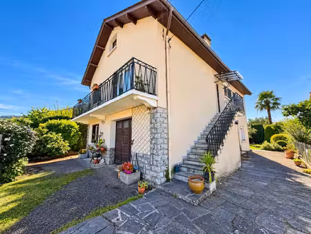 grande maison avec 2 appartements