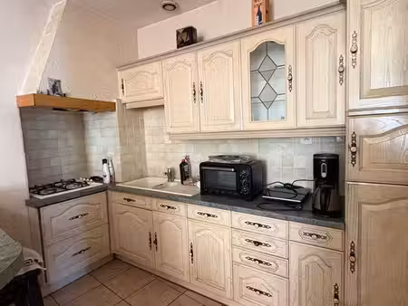 maison proche du centre de poligny : idéal investissement