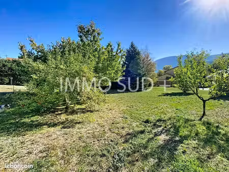 terrain 740 m² vif