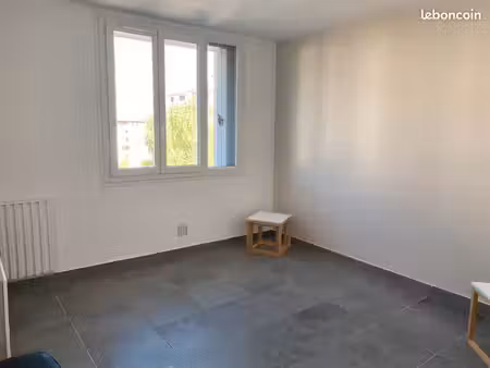 t1 meublé rénové 27.37 m² – echirolles proche clinique des cèdres et hôpital sud