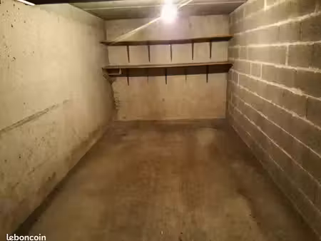 garage 15m2 avec électricité - plein centre ville du puy en velay