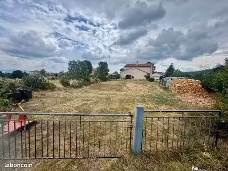 terrain constructible à cayres