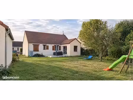 maison familiale 3 chambres avec grand terrain et garage indépendant — chailles