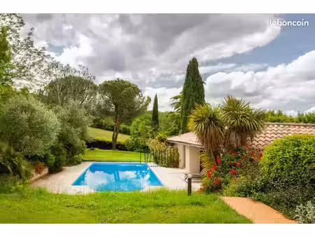 villa 5 pièces 200 m²