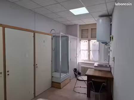studio équipé + pièce de rangement