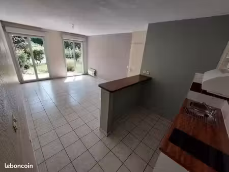 a louer à oloron st marie - appartement t2 de 41m² au rdc avec 48 m² de terrasse et jardin