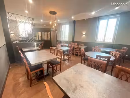 local restaurant 100 m²