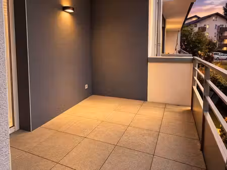 t3 lumineux - grande terrasse - rare