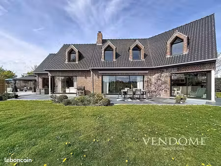 maison 7 pièces 271 m²