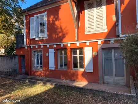 spacieux appartement f4  terrasse  parking  cave