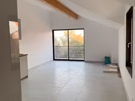 appartement mansardé  1 chambre  1 salle de bain  62m2