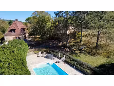 propriété de caractère sur 2 hectare avec piscine – 3 habitations- périgord noir