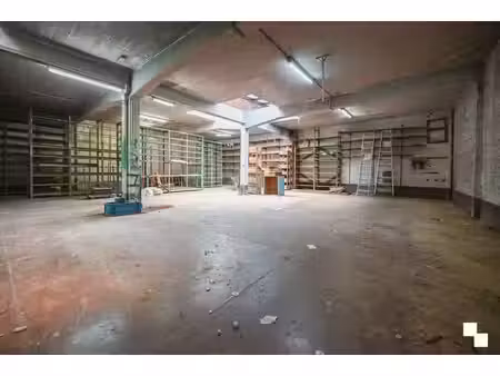 kantoorruimte met opslagruimte en kelder op toplocatie te...