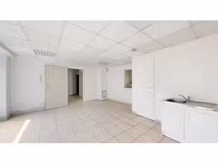 local commercial de 52 70 m2 à louer à bavilliers