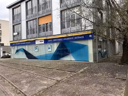 local commercial d'angle 179 m2 bureaux / activités profes
