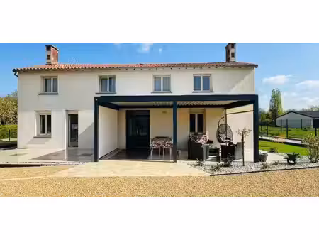 maison avec jardin et terrasse chalandray (86)