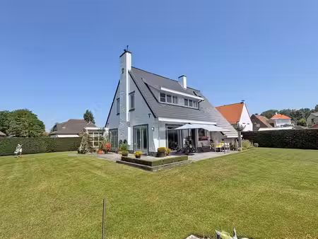 charmante villa sur un terrain maginifique de 1.448m².
