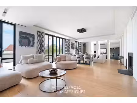 villa proche centre ville avec jardin et piscine intérieure