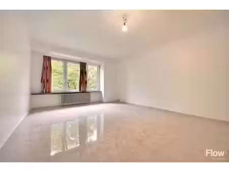 spacieux appartement 2 chambres avec balcon à koekelberg