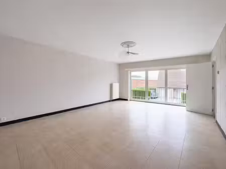 appartement 2 chambres avec jardin privatif  garage et cave.