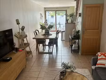 maison avec cour rue haugedé + 1 chambre + 1 bureau