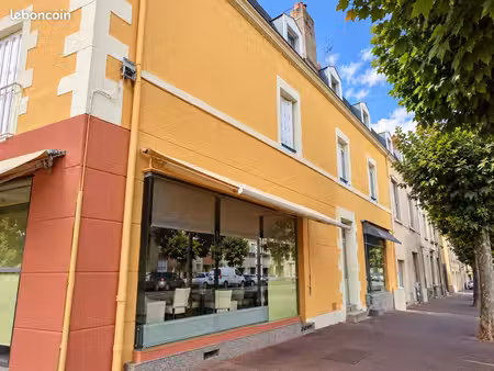 immeuble de rapport – 2 commerces + 4 logements – 32 628 hc/an